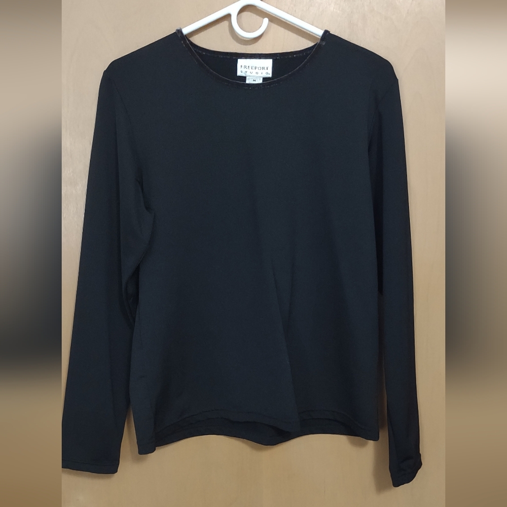 Lower price!*Freeport Studio top